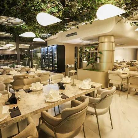 Ξενοδοχείο Four Hills