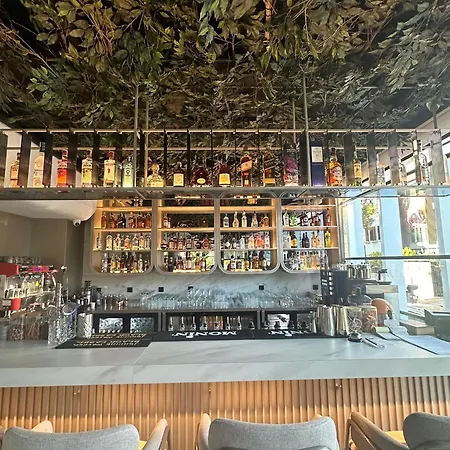 Four Hills Hotel
