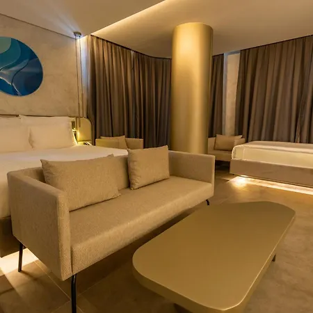Hotel Four Hills