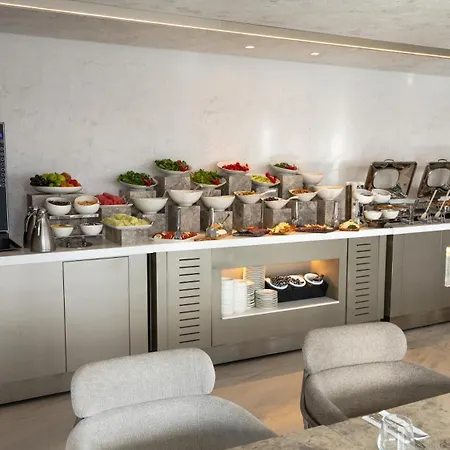 Hotel Four Hills 3*