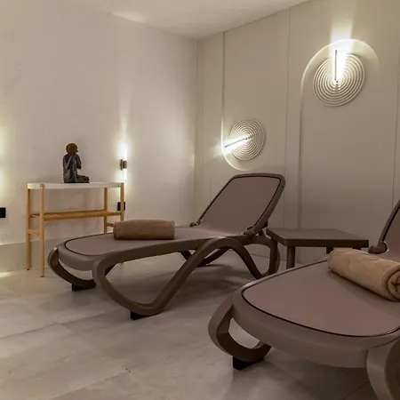 Hotel Four Hills 3*