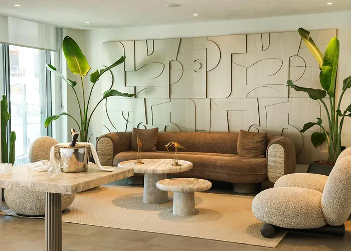 Four Hills Отель 3*