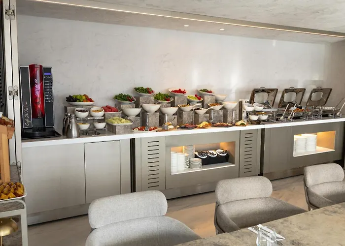 Hotel Four Hills 3*