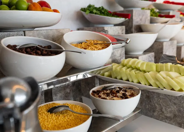 Four Hills Отель 3*