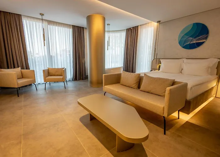 Hotel Four Hills